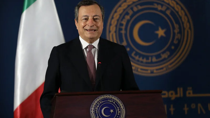 Fotografija: Premier Mario Draghi je v Tripoliju obujal italijanske posle, ki so bili zamrznjeni, ko je padel Gadafi. FOTO: Mahmud Turkia/AFP