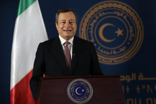 Premier Mario Draghi je v Tripoliju obujal italijanske posle, ki so bili zamrznjeni, ko je padel Gadafi. FOTO: Mahmud Turkia/AFP