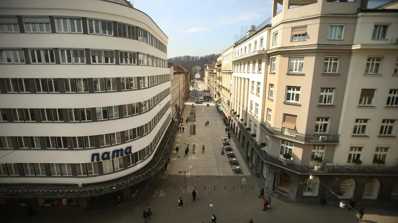 Fotografija: Stavba Name je v centru Ljubljane, poleg matične pa ima družba še več nepremičnin v Ljubljani. FOTO: Jure Eržen