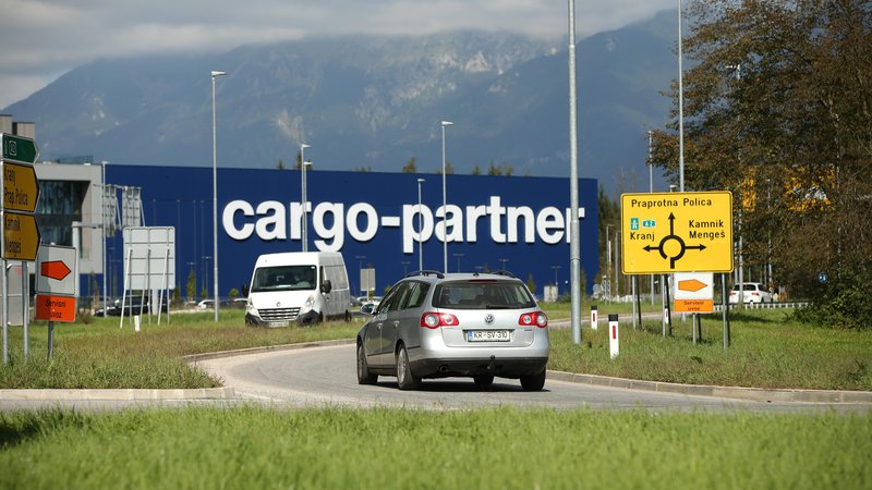 Fotografija: Cargo-partner se je za vzpostavitev urgentne točke odločil zaradi vse večje potrebe po hitrih transportnih rešitvah. FOTO: Jure Eržen/Delo