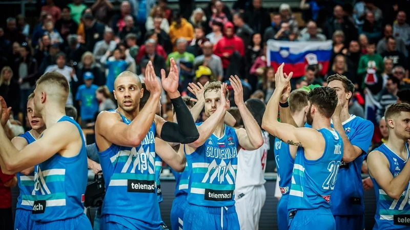 Fotografija: Slovenska košarkarska reprezentanca branjenje naslova evropskega prvaka ne bo začela na Češkem ali v Gruziji, temveč v Nemčiji ali Italiji. FOTO: Fiba