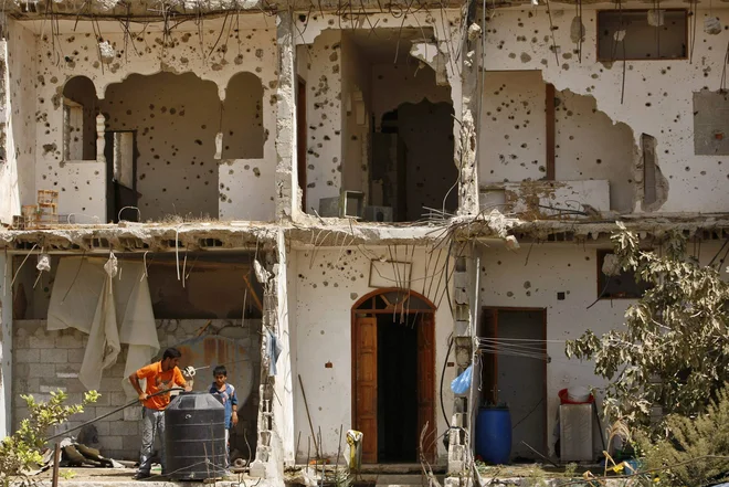 Palestinci so redna tarča napadov Izraelcev. FOTO: Ibraheem Abu Mustafa/Reuters Pictures