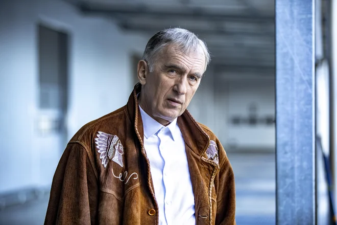 &raquo;Da ne glumiš. Da si, kakršen pač si,&laquo; nam Jonas zaupa najboljši recept za delo na televiziji. FOTO: Voranc Vogel/Delo
