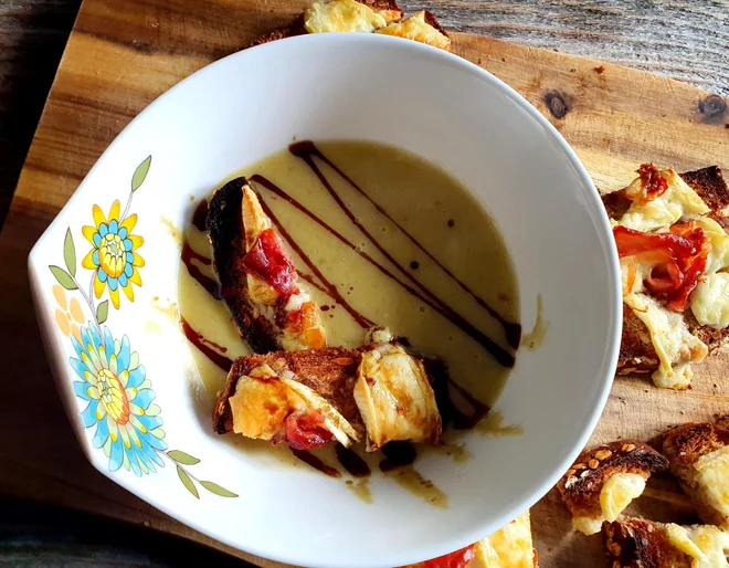 Poletov recept: Krompirjeva juha s šparglji. FOTO: Tanja Drinovec
