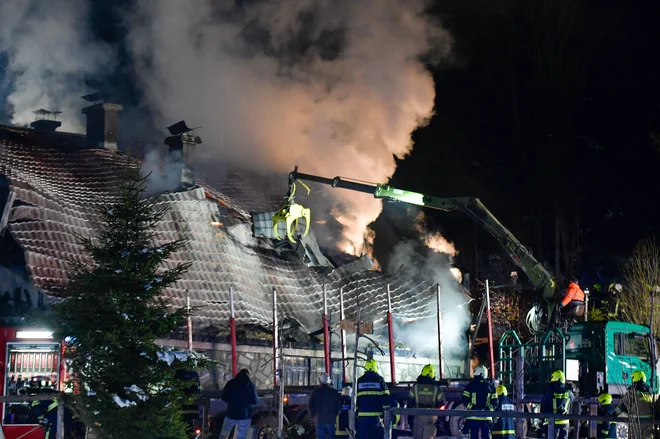 Požar doma na Osankarici. Dom je pred letom dni dobil novega najemnika, ki je imel veliko načrtov za nadaljnji razvoj turizma. FOTO: Mariborinfo.com