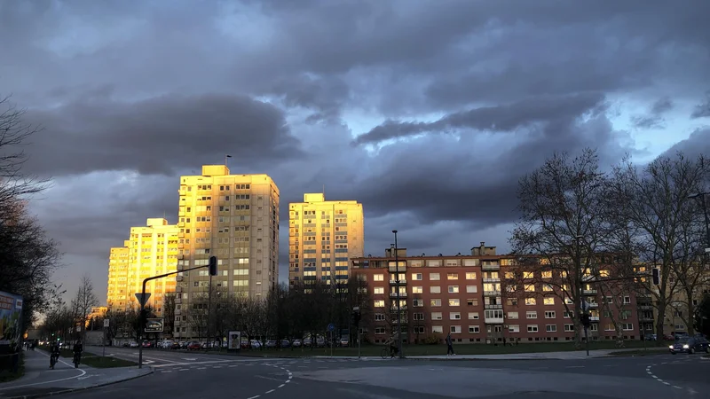 Fotografija: Vsako četrto gospodinjstvo za stanovanjske stroške porabi že več kot 40 odstotkov prihodkov. FOTO: Jure Eržen/Delo