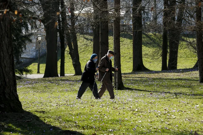 Za Parkinsonovo boleznijo zbolevajo tako starejši kot mlajši. FOTO: Matej Družnik/Delo