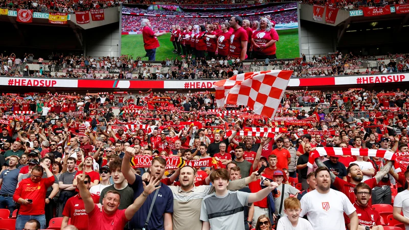 Fotografija: Wembley je bil pred začetkom pandemije prava meka za nogometne navdušence. FOTO: Matthew Childs/Reuters