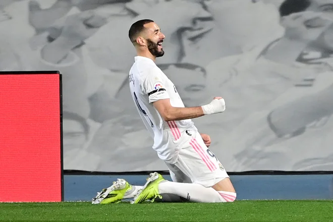 Karim Benzema je s prefinjeni dotikom s peto dosegel prvi gol. FOTO: Javier Soriano/AFP