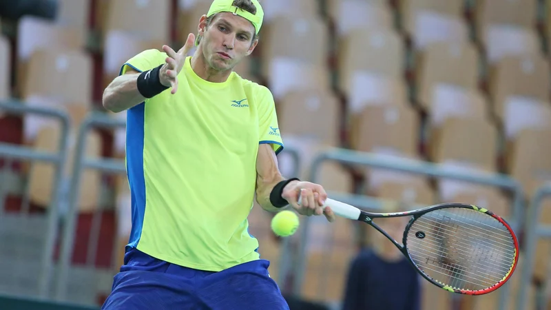 Fotografija: Blaž Rola se je veselil pete lovorike na turnirjih serije challenger. FOTO: Tadej Regent/Delo