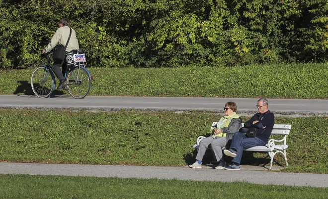 Staranje prebivalstva prinaša vedno večjo potrebo po dolgotrajni oskrbi. Foto Jože Suhadolnik/Delo