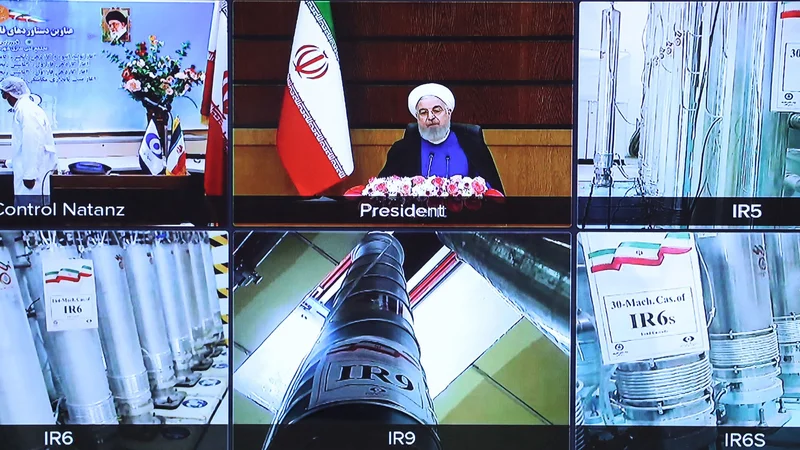 Fotografija: Iranski predsednik Hasan Rohani je nove, napredne centrifuge v Natanzu v soboto odprl v protokolu, ki ga je prenašala iranska javna televizija. FOTO: Predsedstvo Irana/AFP