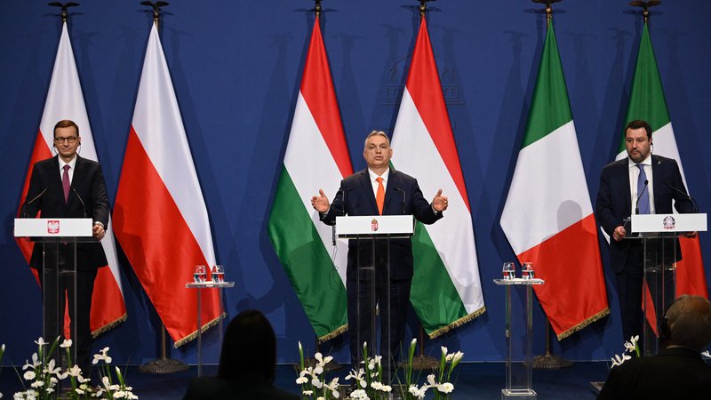 Fotografija: Madžarski premier Viktor Orbán, njegov poljski kolega Mateusz Morawiecki in vodja Lige Matteo Salvini so za svoj cilj razglasili – evropsko renesanso. FOTO: Attila Kisbenedek/AFP