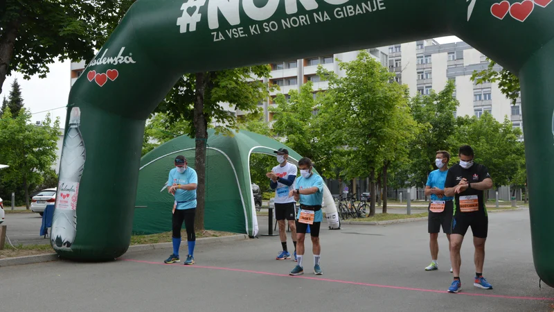 Fotografija: Štart lanskega prvega virtualnega maratona treh src. FOTO: Arhiv maratona