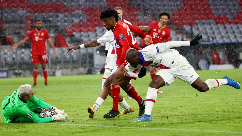 Fotografija: Kostariški vratar Parižanov Keylor Navas je v uvodni tekmi prestal kanonado nemškega prvaka, ta bo ponovno v ofenzivi v francoski prestolnici. FOTO: Kai Pfaffenbach/ Reuters