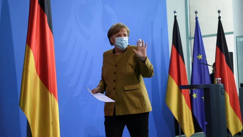 Fotografija: Kanclerka Angela Merkel pri uveljavljanju novega načina boja s koronavirusom potrebuje podporo opozicije. FOTO: Annegret Hilse/AFP
