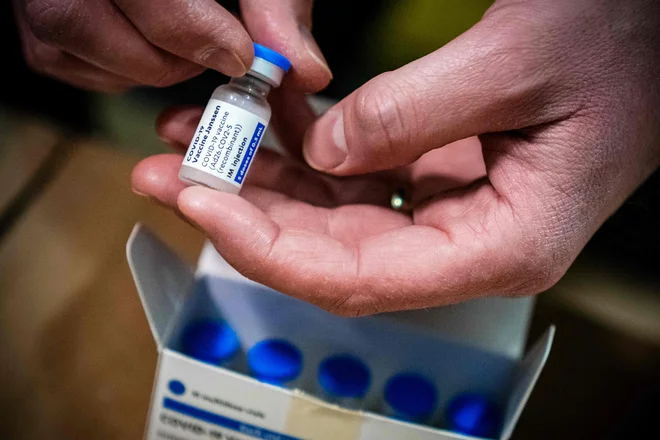Do ponedeljka so sicer v ZDA s cepivom Johnson & Johnson cepili 6,8 milijona ljudi. FOTO: Rob EngelaarAFP