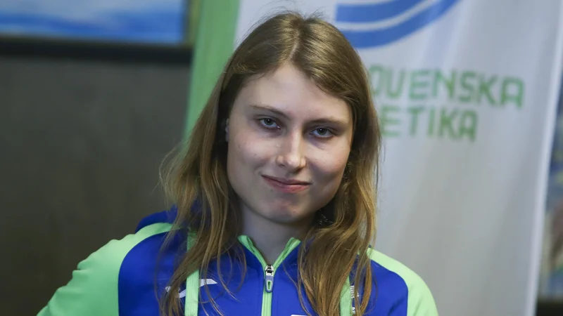 Fotografija: Atletinja Maruša Mišmaš Zrimšek je osredotočena na vsak dan posebej, sploh kadar je težko, pa ji pomaga, da vso pozornost usmeri le na naslednji korak. FOTO: Jože Suhadolnik/Delo
