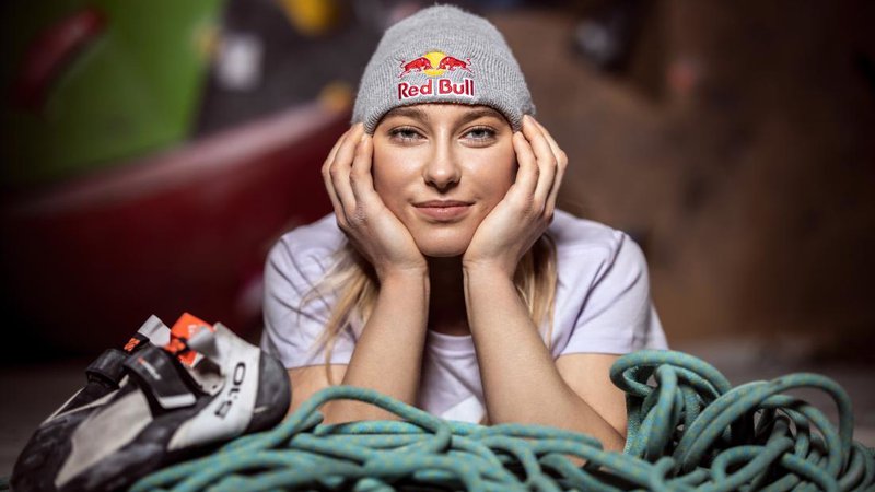 Fotografija: Janja Garnbret pričakuje nadaljevanje sezone zelo samozavestno. FOTO: Samo Vidic/Red Bull Content Pool