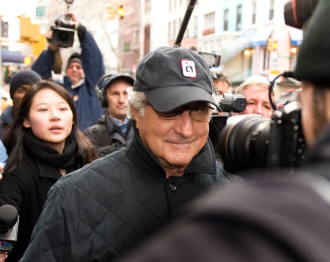 Madoff na manhattanski Upper East Side po odkritju Ponzijeve sheme decembra 2008. Foto Don Emmert/Afp