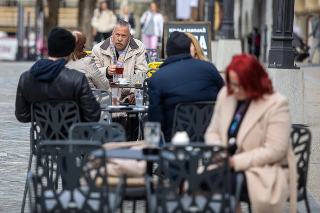 Odprtje letnih vrtov v Novem mestu marca letos. FOTO: Voranc Vogel/Delo