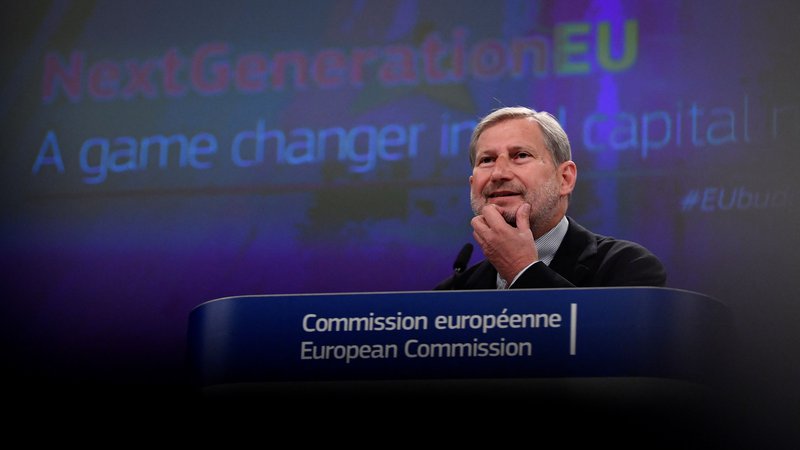 Fotografija: Evropski komisar za proračun Johannes Hahn pričakuje, da bodo že julija izpolnjeni pogoji za zadolževanje EU.
FOTO: John Thys/AFP