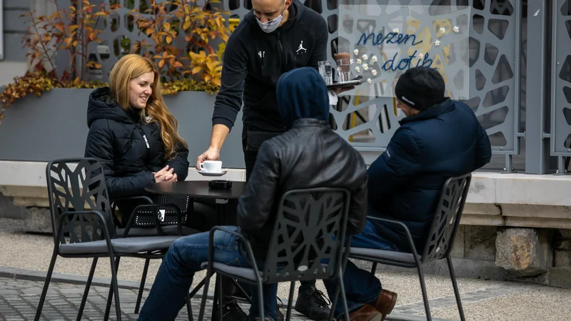 Fotografija: Odprtje teras se obeta v osmih regijah. FOTO: Voranc Vogel/Delo