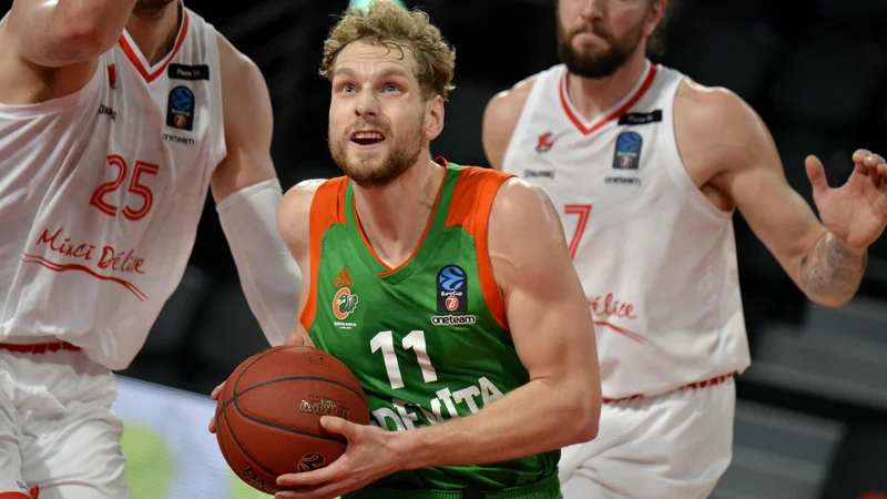 Fotografija: Jaka Blažič in soigralci se borijo za prve štiri položaje v ligi ABA. FOTO: Cedevita Olimpija