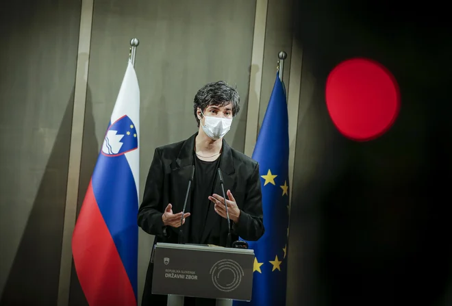 V Levici se ne strinjajo z odločitvijo ustavnega sodišča, da zakon o zagotavljanju sredstev za investicije v SV ni neustaven, jo bodo pa spoštovali. FOTO: Jože Suhadolnik/Delo