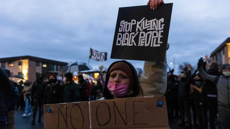 Fotografija: Minneapolis je te dni znova prizorišče protestov zaradi policijskega uboja temnopoltega moškega. FOTO: Kerem Yucel/AFP