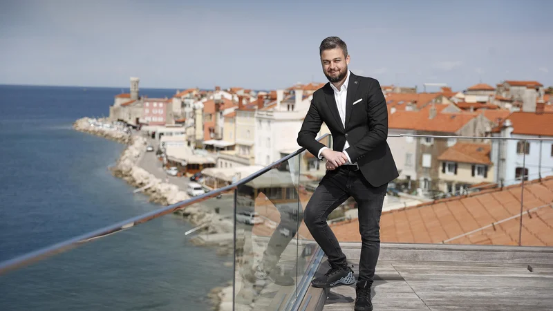 Fotografija: Aleksander Pinter pravi, da v Hotelu Piran ne morejo križem rok čakati na odločitve države. Pripravljajo se tako, da bi lahko že čez en teden odprli hotele. Foto Leon Vidic