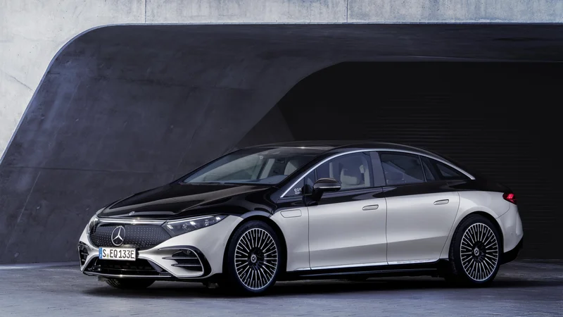 EQS je največji mercedes na električni pogon, ni le najbolj prestižen, ampak tudi najbolj zmogljiv. FOTO: Daimler
