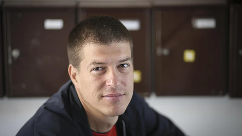 Fotografija: Ogromno ljudi ostaja zadaj, prepad med njimi in tistimi, ki imajo prihodnost, je vse večji, s tem pa je tudi več zavisti. To bo slej ko prej pripeljalo do konfliktov, meni Goran Vojnović. FOTO: Jože Suhadolnik