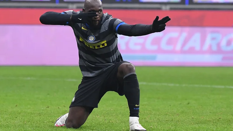 Fotografija: Romelu Lukaku sodi med najboljše napadalce na svetu. FOTO: Alberto Lingria/Reuters
