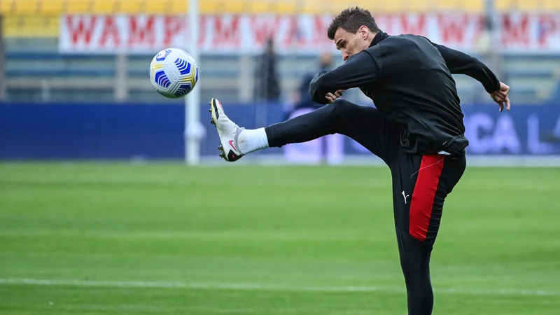 Mario Mandžukić čaka na priložnost v Milanu. FOTO:&nbsp; Alberto Pizzoli/AFP
