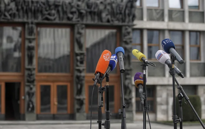 Opozicija ima v parlamentarnih odborih trenutno menda kar 12 mest premalo. FOTO: Blaž Samec/Delo