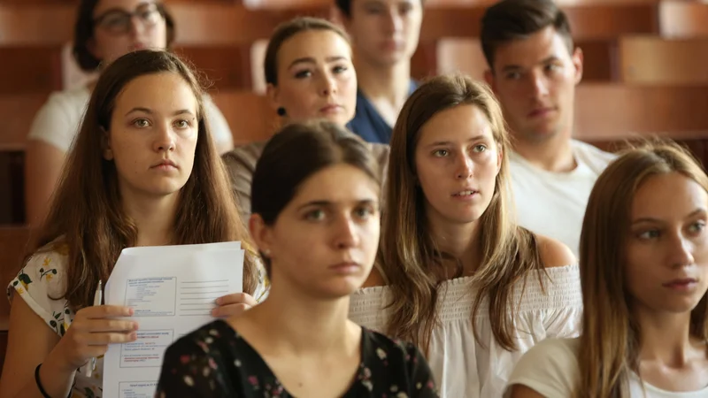 Fotografija: Podobne so beljakovinske in vitaminske in druge štorije z dietami. Zato uporabljajmo vsa priporočila za vnose hranil z zrnom soli. Tistim, ki se veže na razum. FOTO: Jure Eržen/Delo