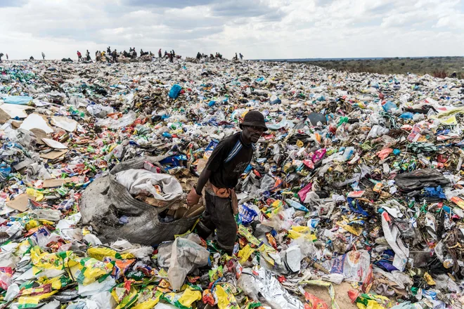 Kdo bi tu našel non-pejpr? FOTO: Zinyange Auntony/AFP