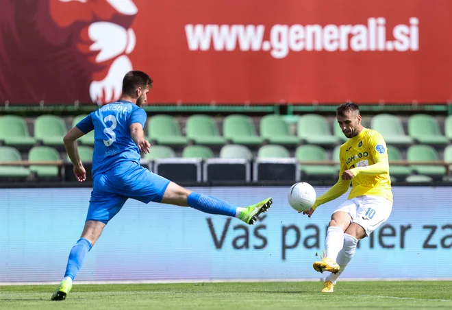 Mustafa Nukić, ki je prišel v Slovenijo kot 18-mesečni begunec, je pri Bravu igralec s potezo več in mojster za gole ter še bolj podaje. FOTO: NK Bravo/sportida.com