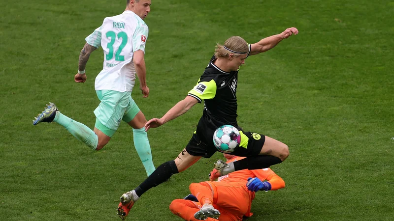 Fotografija: Erling Håland je z dvema goloma končal nioz sedmih tekem brez gola. FOTO:Friedemann Vogel/AFP