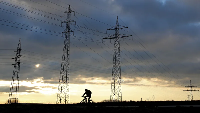 Fotografija: Povezati bo treba vse, elektriko in vodik z mobilnostjo in stavbami. FOTO: Tomi Lombar/Delo