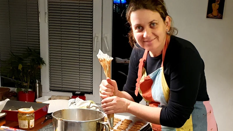 Fotografija: Tokrat bodo morali žal malo krajši konec potegniti moji dragi okrog mene in malo počakati name. Od sedaj bodo slišali kak »žal ne morem, nimam časa«… FOTO: Mina Drinovec