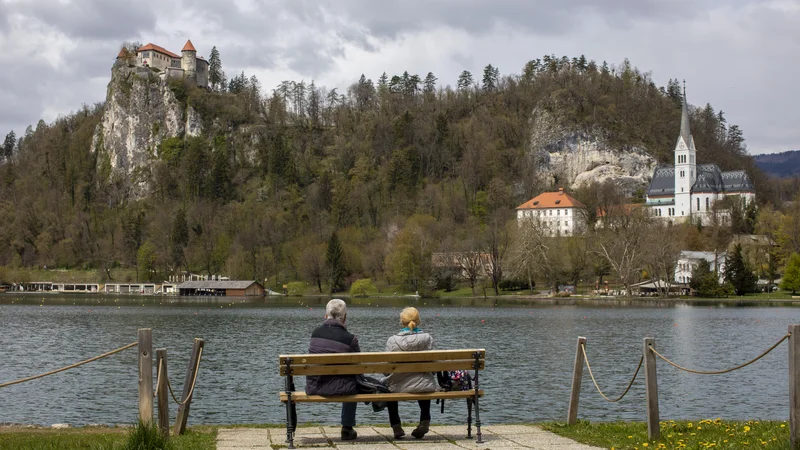 Fotografija: Poleg izplačila regresov je pogoj za oživitev turističnih krajev sprostitev ponudbe prenočitevenih zmogljivosti. FOTO: Voranc Vogel