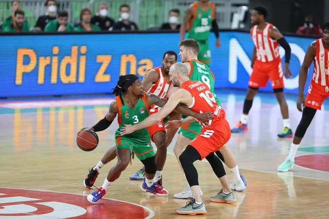 Kendrick Perry (na fotografiji) je ob drugem porazu s Crveno zvezdo dosegel 29 točk, a prispeval le eno asistenco. FOTO: ABA