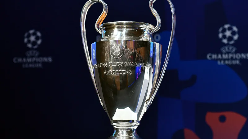 Fotografija: Uefa in evropski klubi na letni ravni ustvarijo dobrih 30 milijard evrov prihodkov, evropski nogomet vzbuja zanimanje približno štirih milijard zemljanov. FOTO: Fabrice Coffrini/AFP