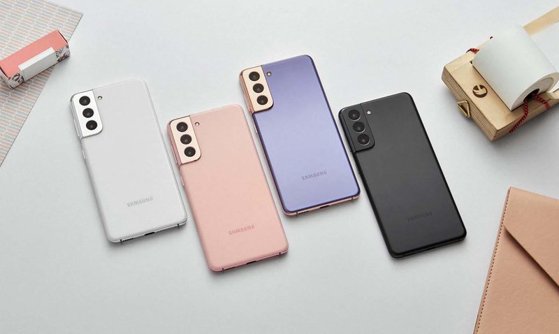 Fotografija: Najnovejša serija Samsung Galaxy S21 5G pametnih telefonov uporabnikom ponuja eleganten dizajn, vrhunske kamere in inovativne možnosti povezovanja. FOTO: Samsung