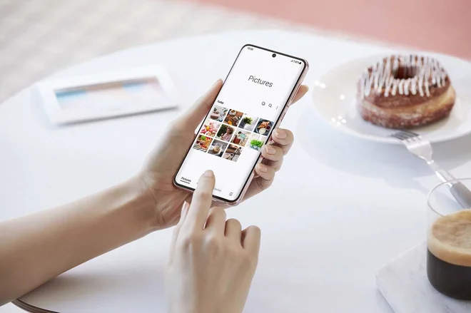 Serija Galaxy S21 5G prinaša revolucijo v svetu ustvarjanja videoposnetkov in fotografij.  FOTO: Samsung