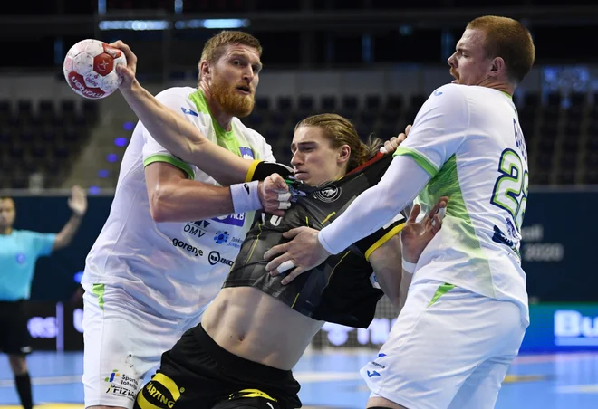 Blaž Blagotinšek in Matej Gaber sta stebra slovenske obrambe. FOTO:&nbsp;Annegret Hilse/Reuters