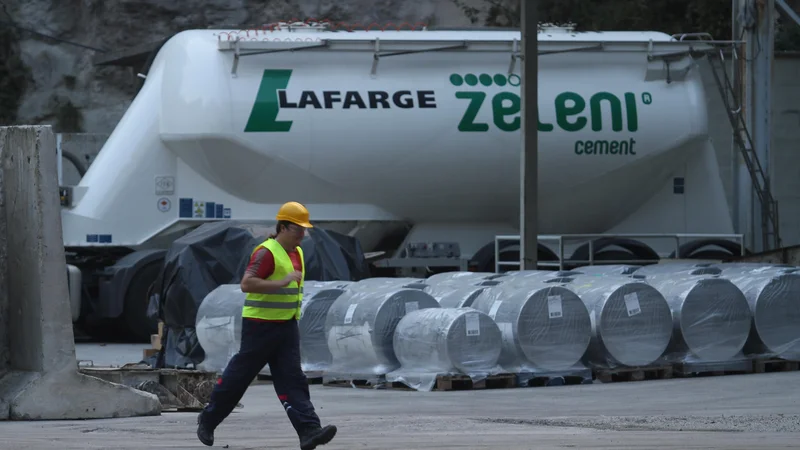 Fotografija: Janez Kopač je leta 2003 Lafarge Cementu izdal dovoljenje za poskusni sežig odpadnih olj, plastike, kostne moke in živalskih maščob. FOTO: Jože Suhadolnik/Delo