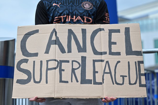 Mnenje navijačev, na fotografiji Manchester Cityja, je jasno, odpovedati superligo. FOTO: Justin Tallis/AFP